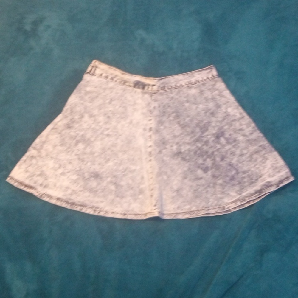 rue21 denim skirt, size 9, white and blue